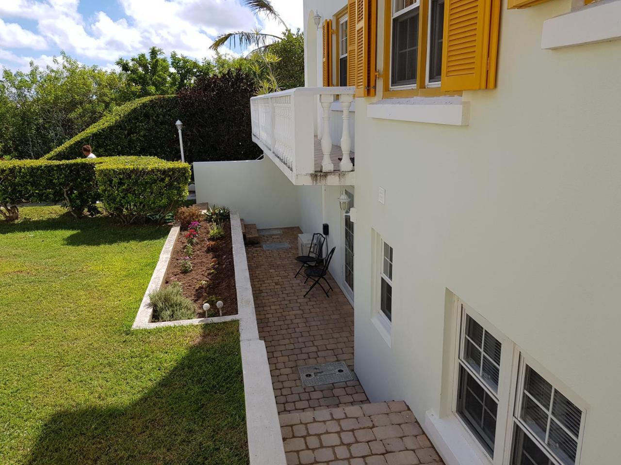 Windsong Guest Apartments Pembroke Extérieur photo