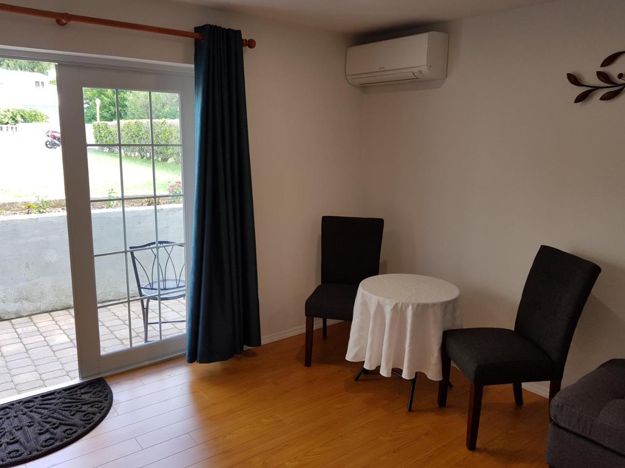 Windsong Guest Apartments Pembroke Extérieur photo