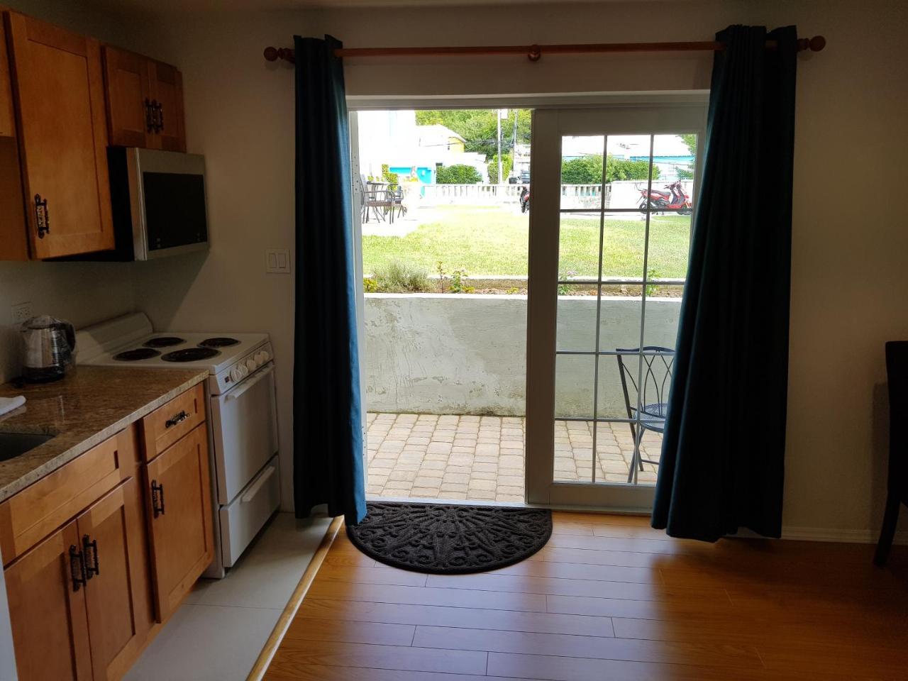 Windsong Guest Apartments Pembroke Extérieur photo