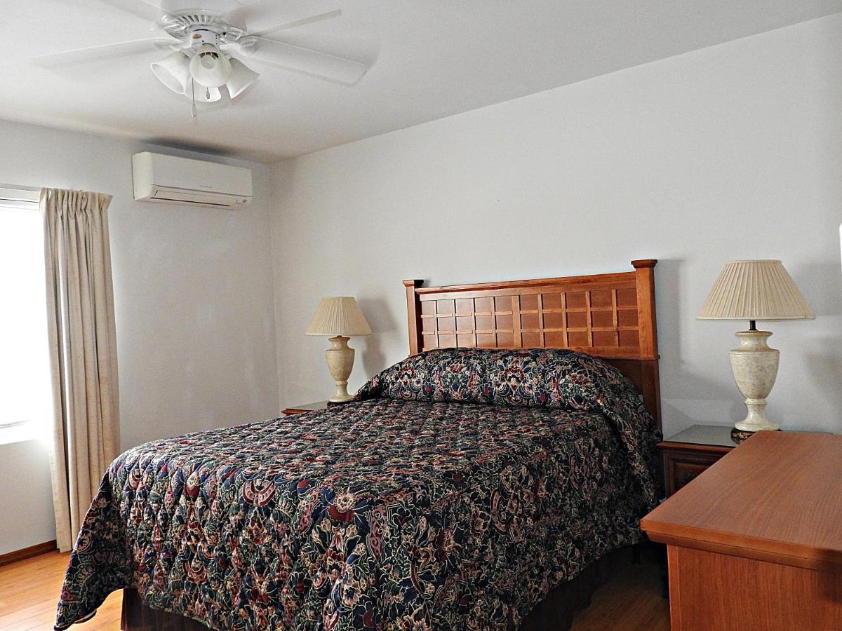 Windsong Guest Apartments Pembroke Extérieur photo