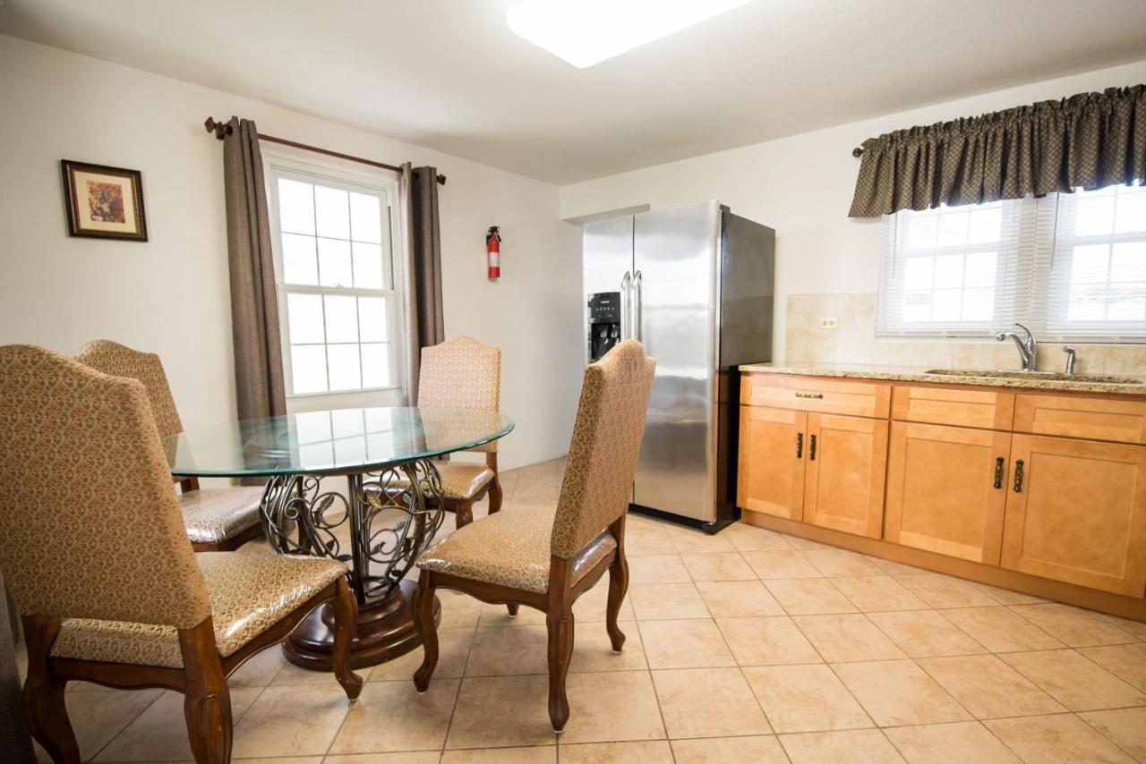 Windsong Guest Apartments Pembroke Extérieur photo