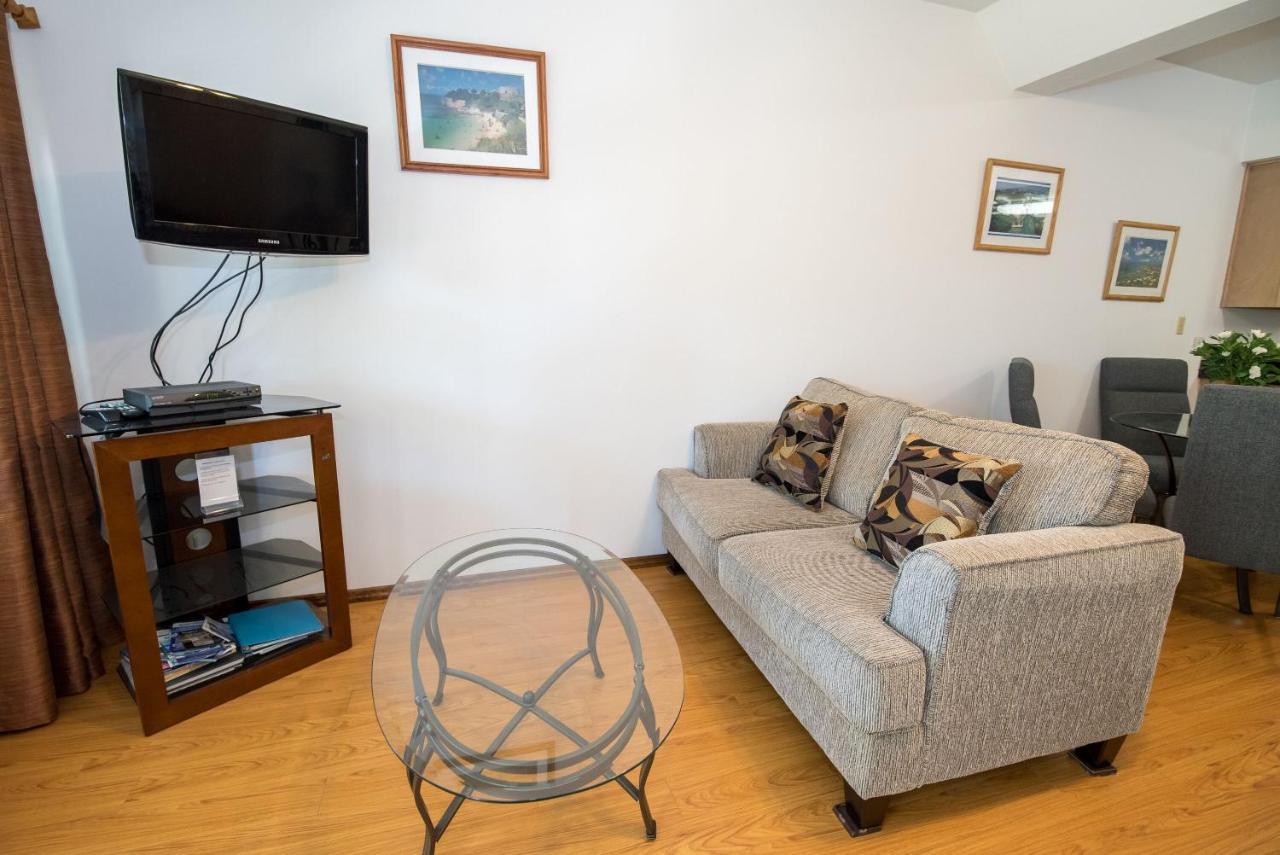 Windsong Guest Apartments Pembroke Extérieur photo