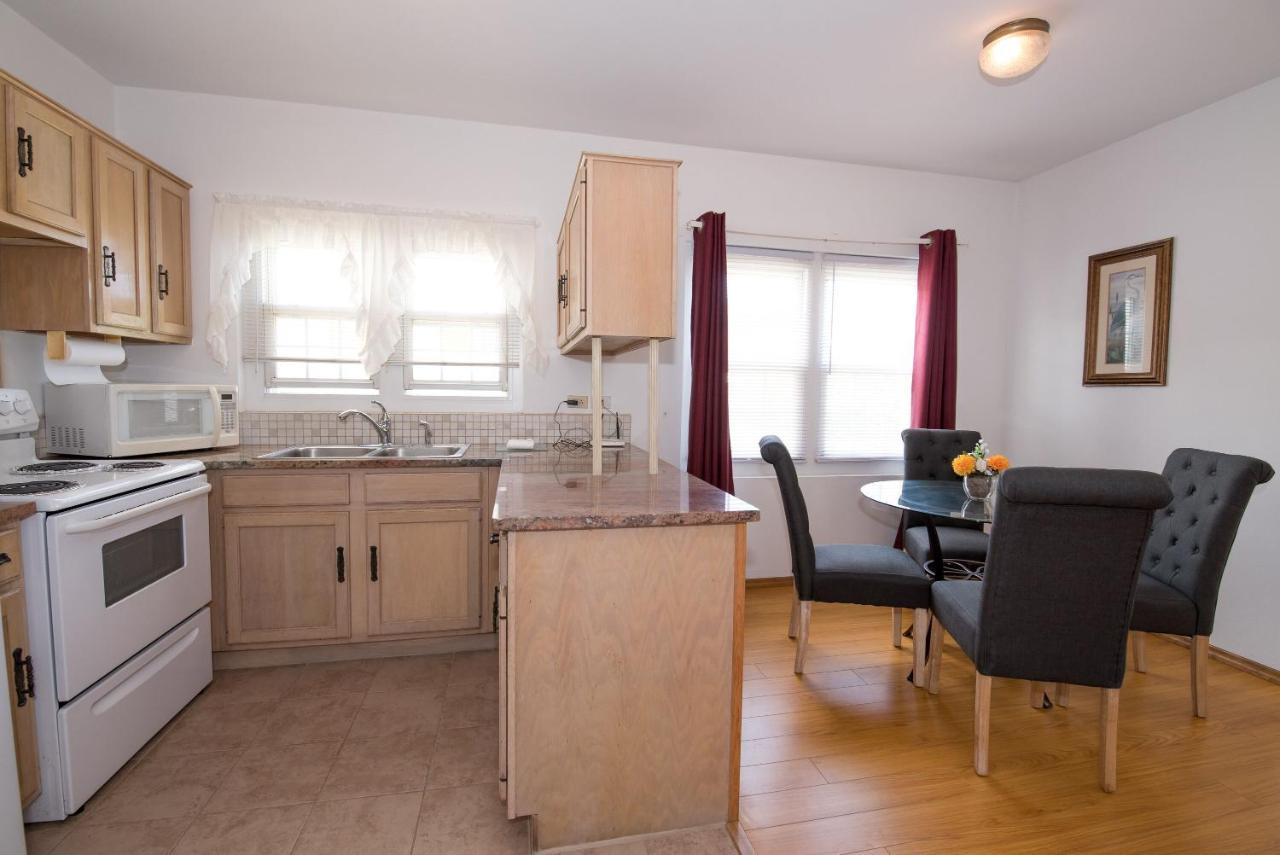Windsong Guest Apartments Pembroke Extérieur photo