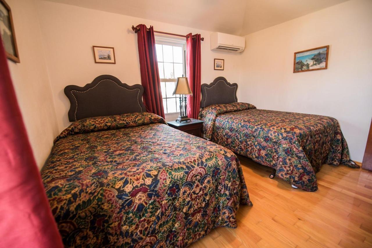 Windsong Guest Apartments Pembroke Extérieur photo